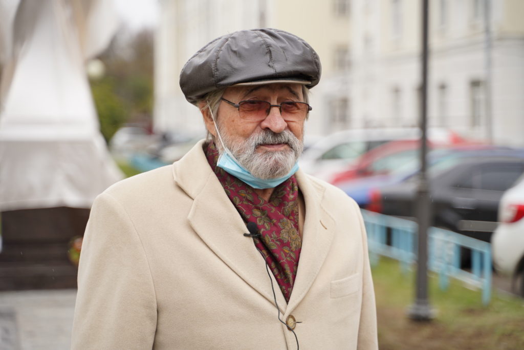 В центре Твери открыли памятник пейзажисту Ефрему Зверькову