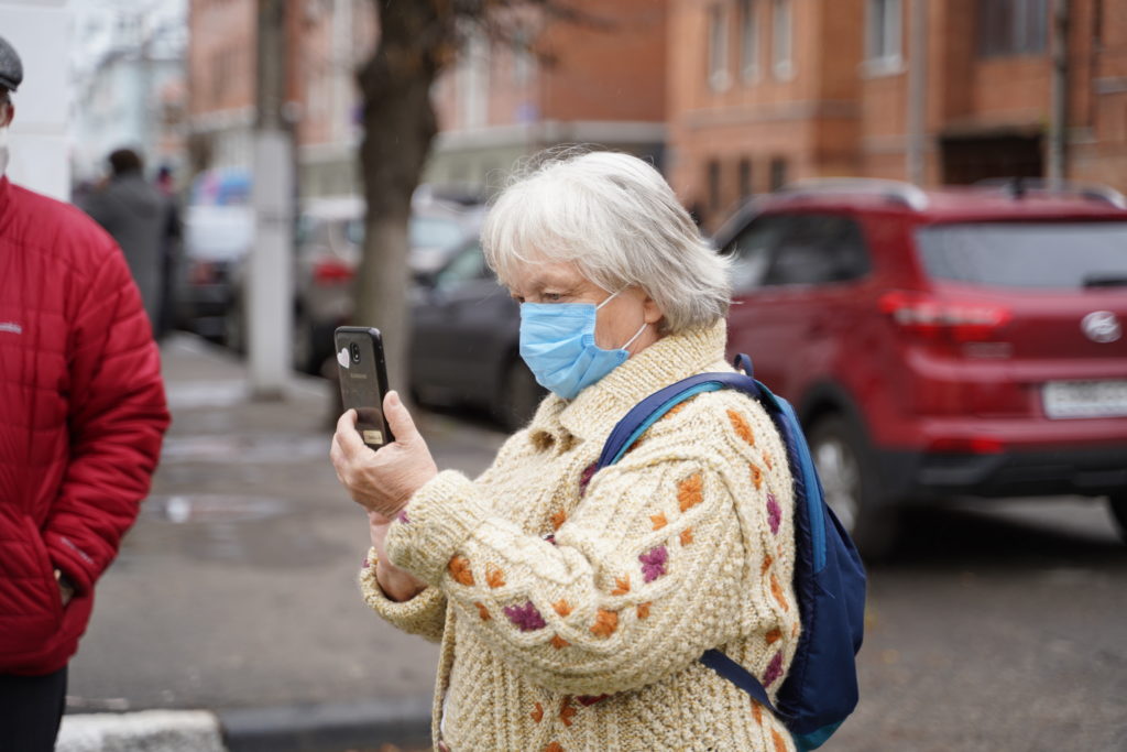 В центре Твери открыли памятник пейзажисту Ефрему Зверькову