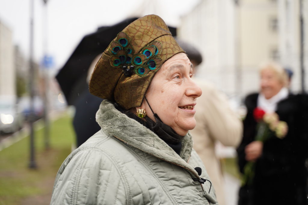 В центре Твери открыли памятник пейзажисту Ефрему Зверькову