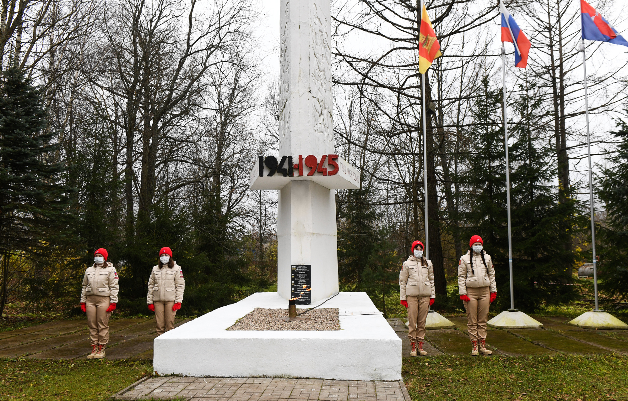 Игорь Руденя в Сонково возложил цветы к Обелиску Славы