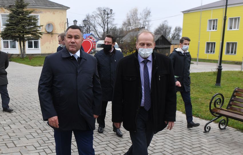 Губернатор поторопил сонковских чиновников с капремонтом межпоселенческого дома досуга Губернатор поторопил сонковских чиновников с капремонтом межпоселенческого дома досуга