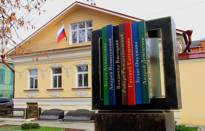 Молодые поэты Тверской области смогут получить по 300 тысяч рублей Молодые поэты Тверской области смогут получить по 300 тысяч рублей