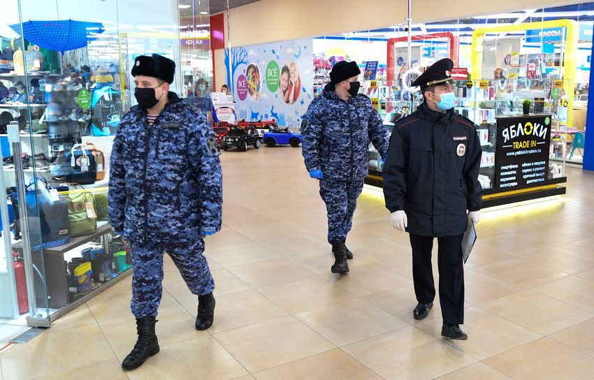В крупном торговом центре Твери провели масочный рейд В крупном торговом центре Твери провели масочный рейд