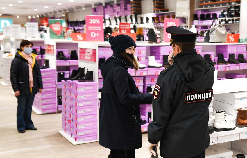 В крупном торговом центре Твери провели масочный рейд