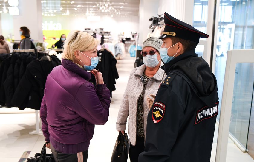 В крупном торговом центре Твери провели масочный рейд