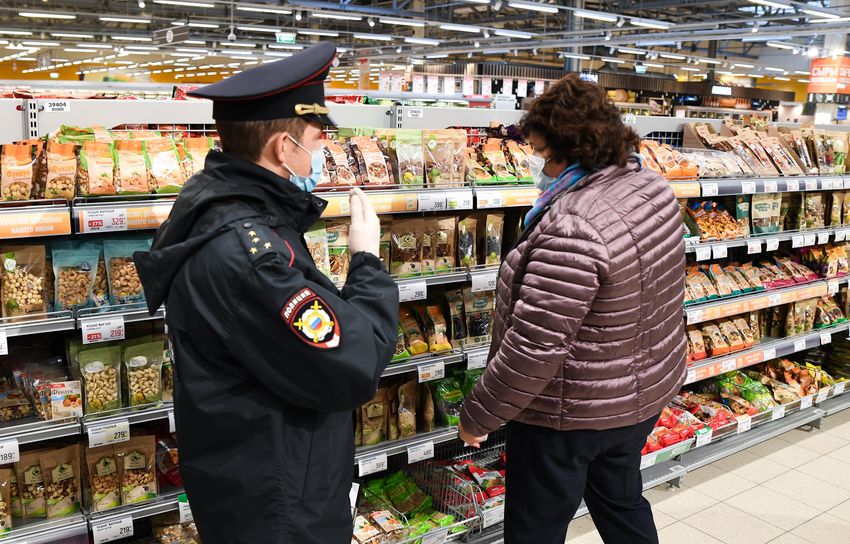 В крупном торговом центре Твери провели масочный рейд