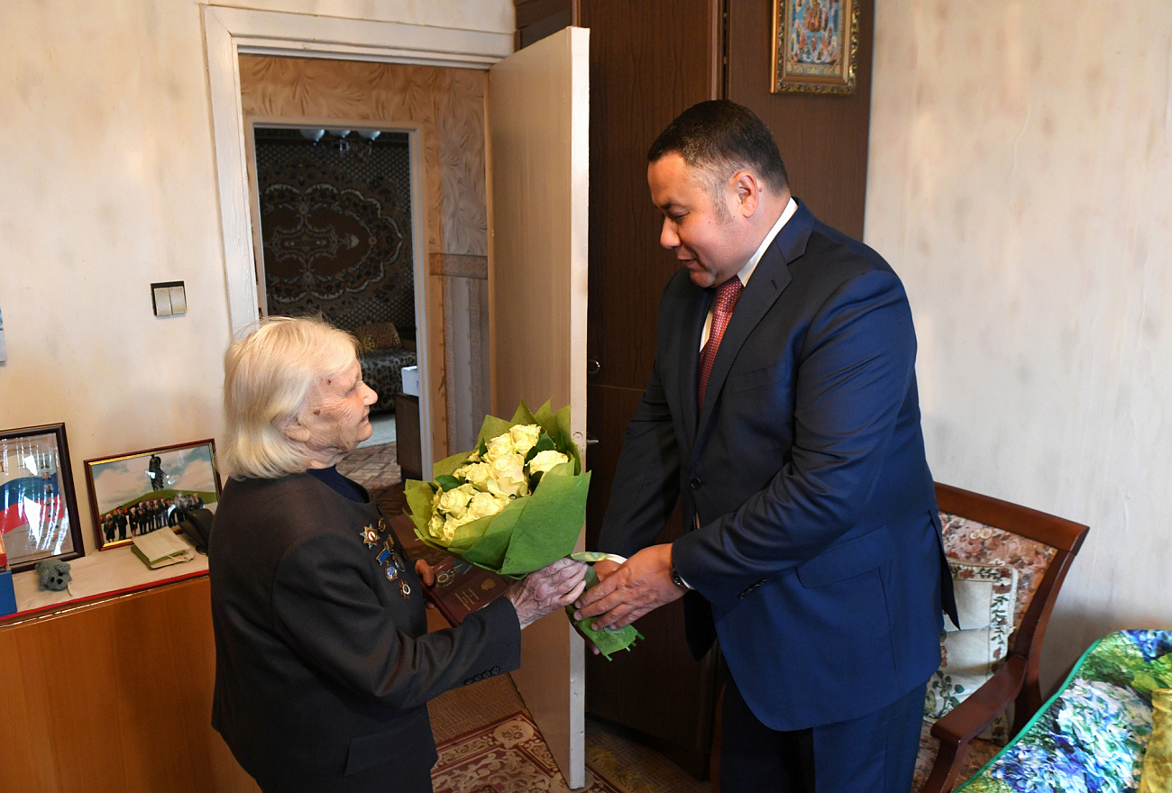 В День герба и флага Тверской области губернатор Игорь Руденя вручил ордена Почета ветеранам