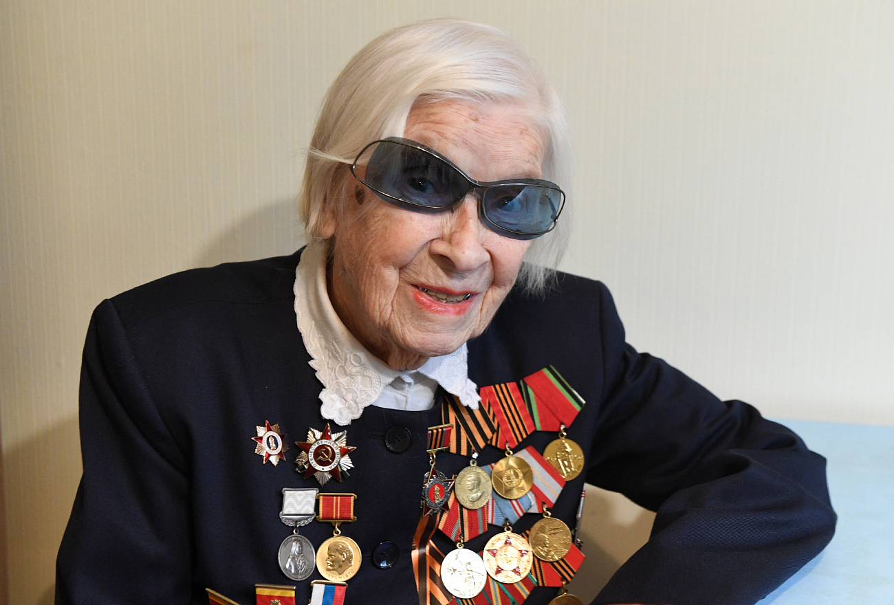 В День герба и флага Тверской области губернатор Игорь Руденя вручил ордена Почета ветеранам