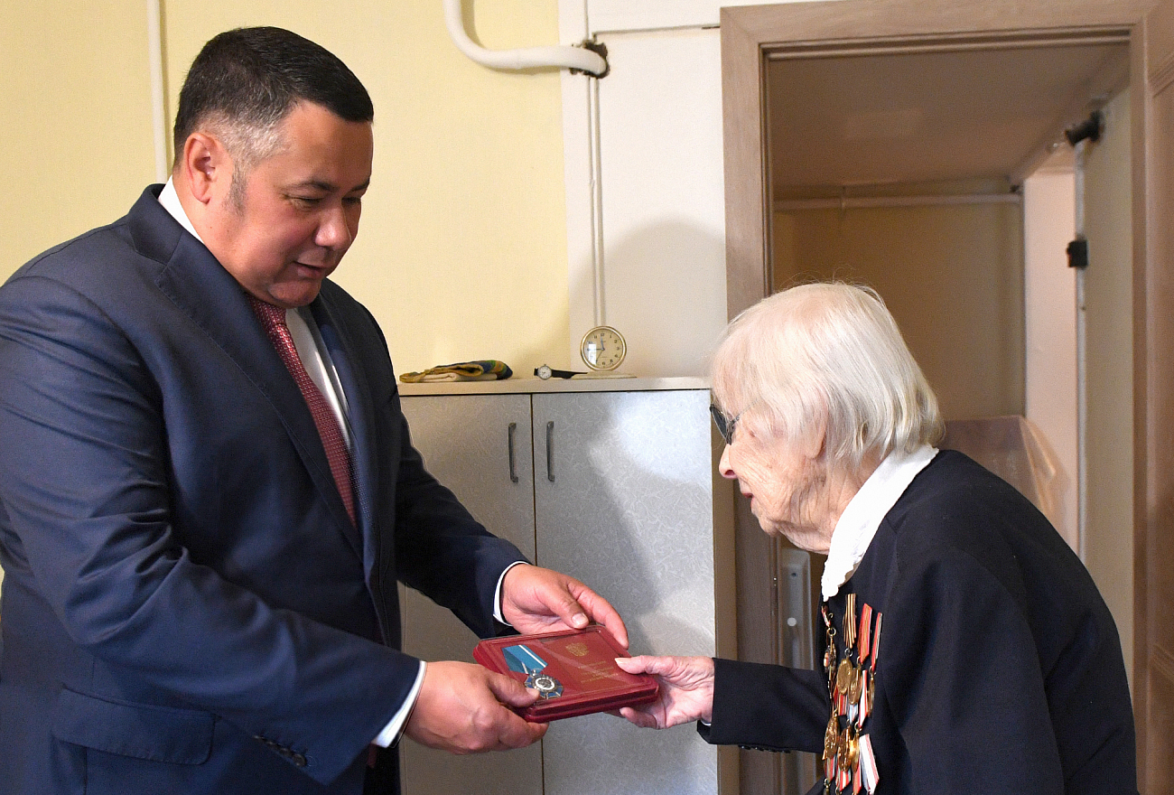 В День герба и флага Тверской области губернатор Игорь Руденя вручил ордена Почета ветеранам