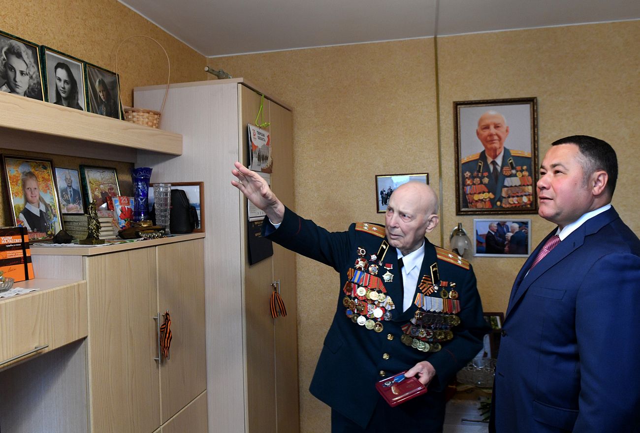 В День герба и флага Тверской области губернатор Игорь Руденя вручил ордена Почета ветеранам