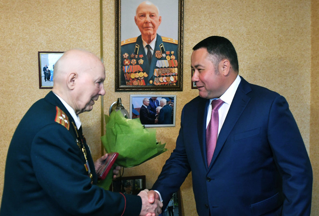 В День герба и флага Тверской области губернатор Игорь Руденя вручил ордена Почета ветеранам