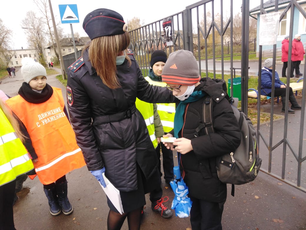 Для тверских школьников провели акцию «Будь - ярким! Стань - заметным!»
