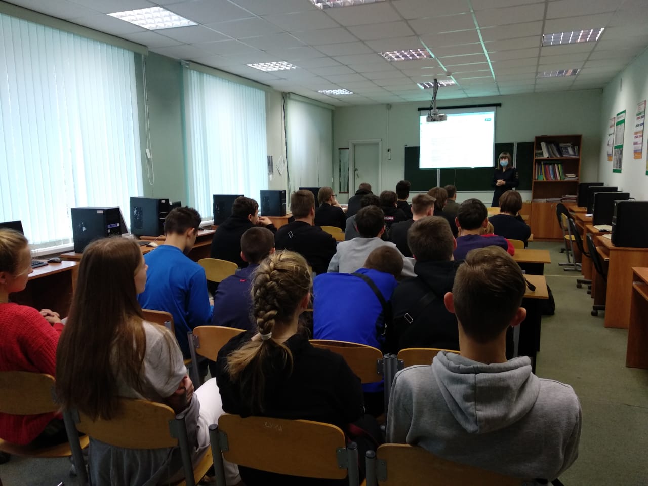 Тверские автоинспекторы встретились со студентами колледжей