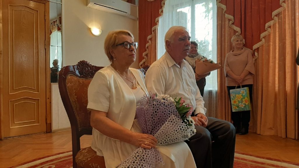 В Ржевском районе супружескую пару поздравили с золотой свадьбой