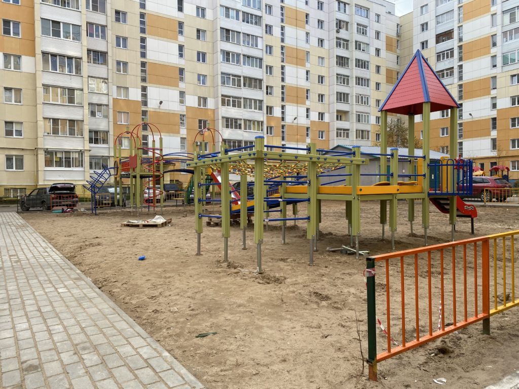 В Заволжском районе Твери появились новые детские площадки