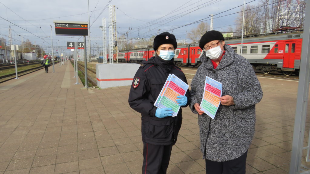 В Твери на железнодорожном вокзале рассказывают, как защититься от кибермошенников