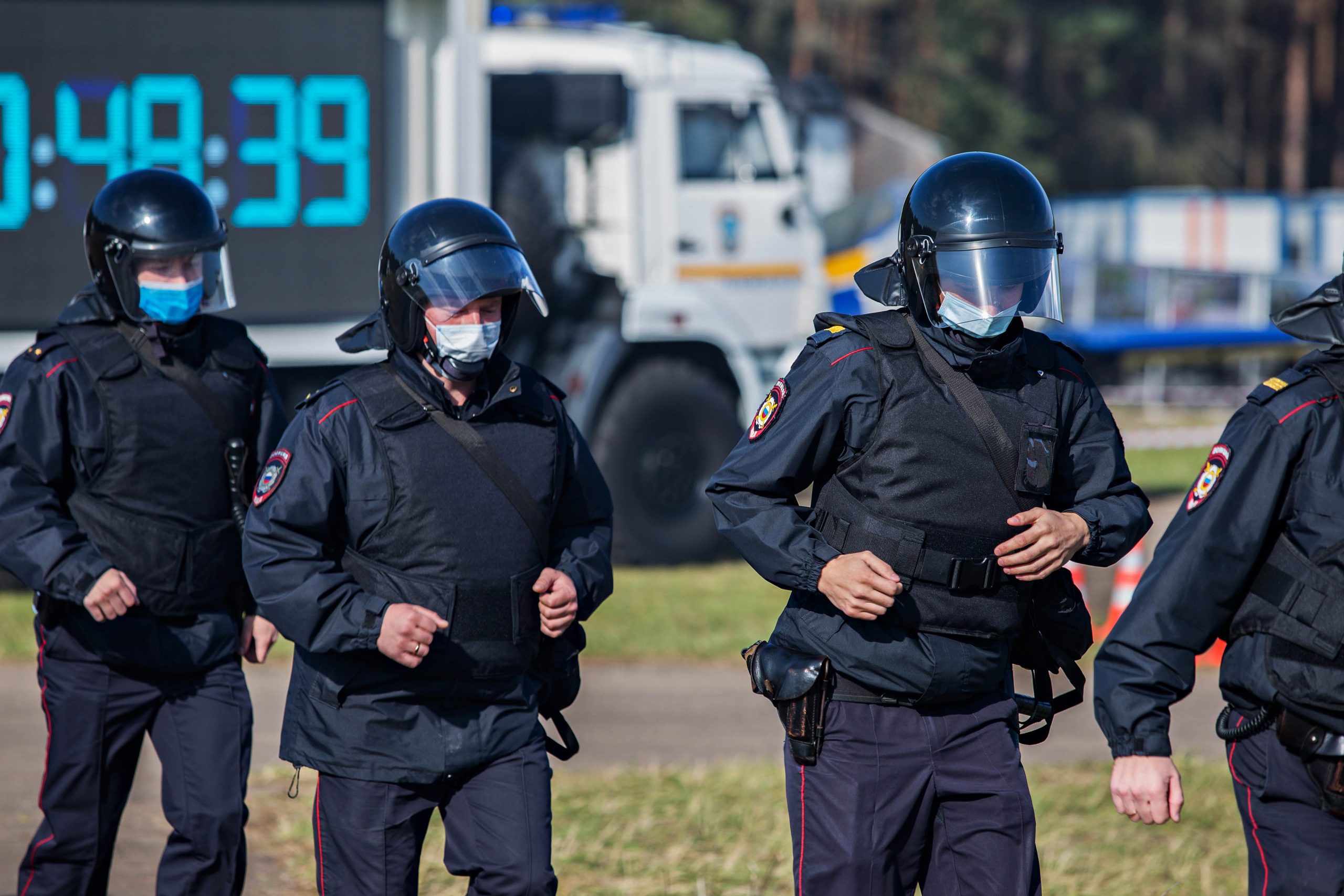На аэродроме под Тверью прошли масштабные контртеррористические учения На аэродроме под Тверью прошли масштабные контртеррористические учения