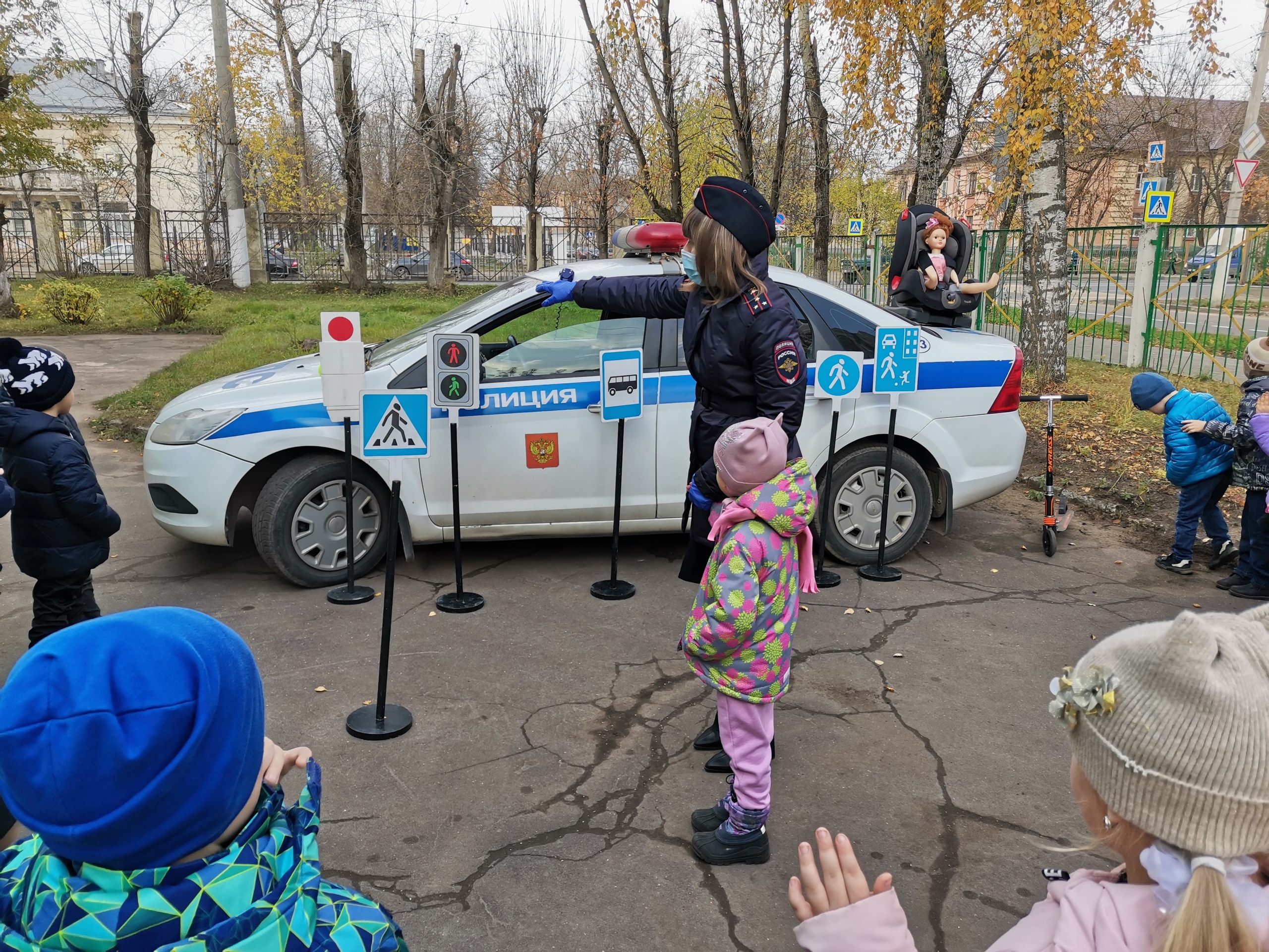 Тверские автоинспекторы учат малышей правилам ПДД