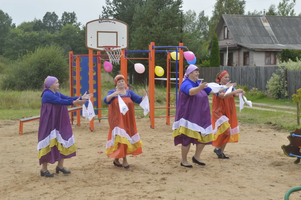 В Лихославльском районе открыли новую детскую площадку