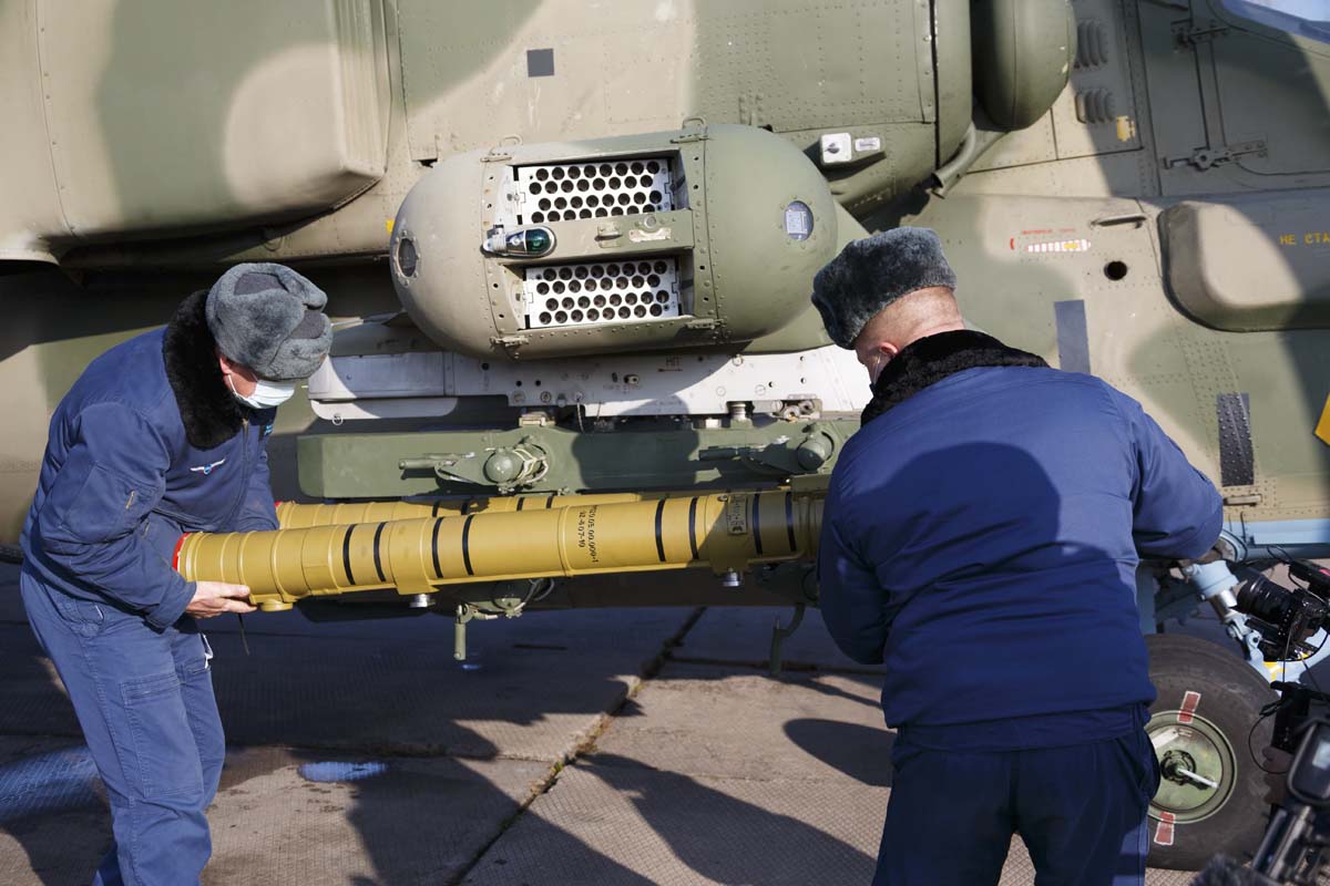 «Ночные охотники» отработали стрельбу по наземным мишеням в Тверской области