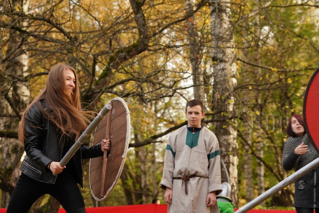 Фото хоровода и золотой осени: Покров отпраздновали в Парке Победы Твери