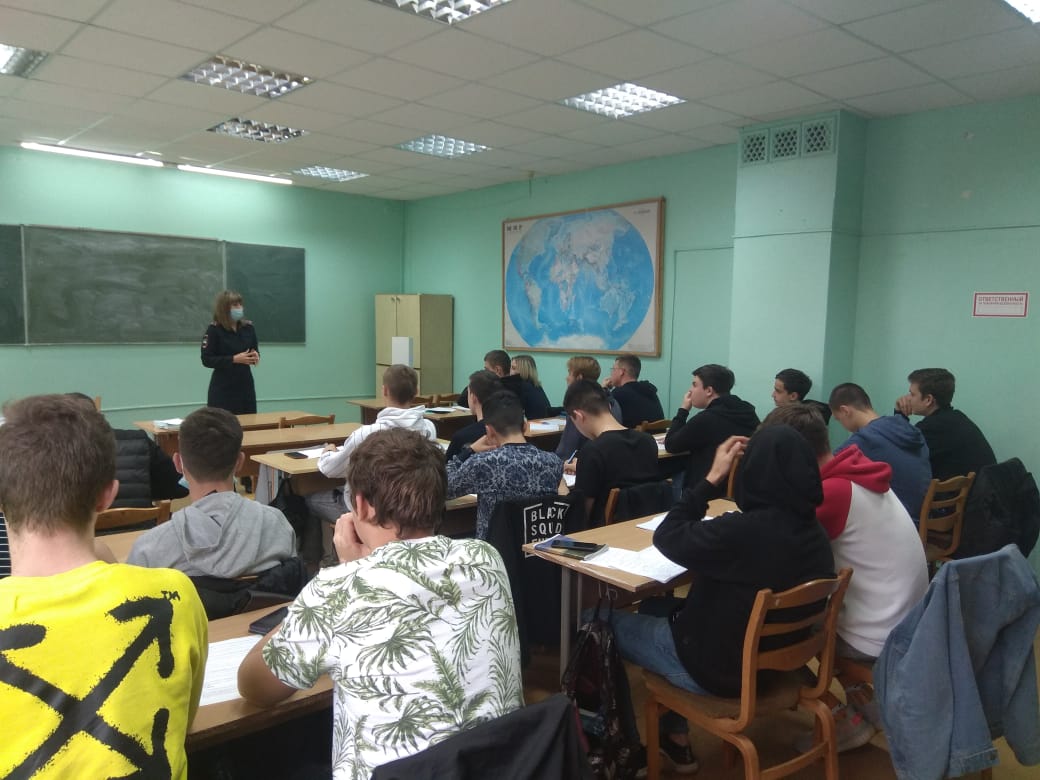 Тверские автоинспекторы встретились со студентами колледжей Тверские автоинспекторы встретились со студентами колледжей