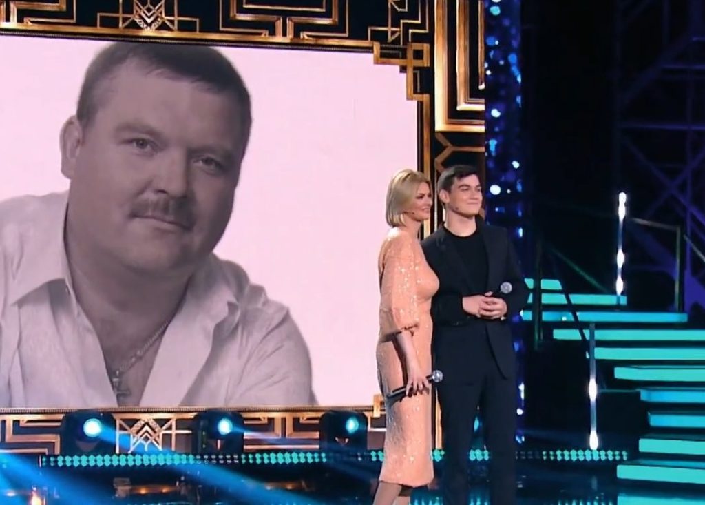 Сын Михаила Круга исполнил песню вместе со своей мамой Ириной Сын Михаила Круга исполнил песню вместе со своей мамой Ириной