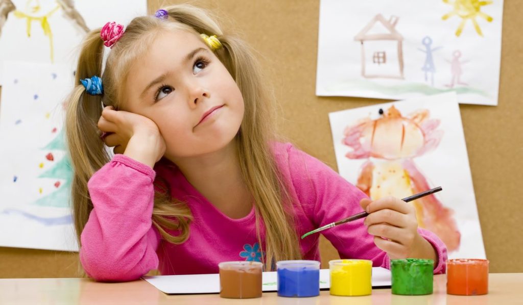 Школьники из Тверской области могут стать авторами коллекционных новогодних открыток