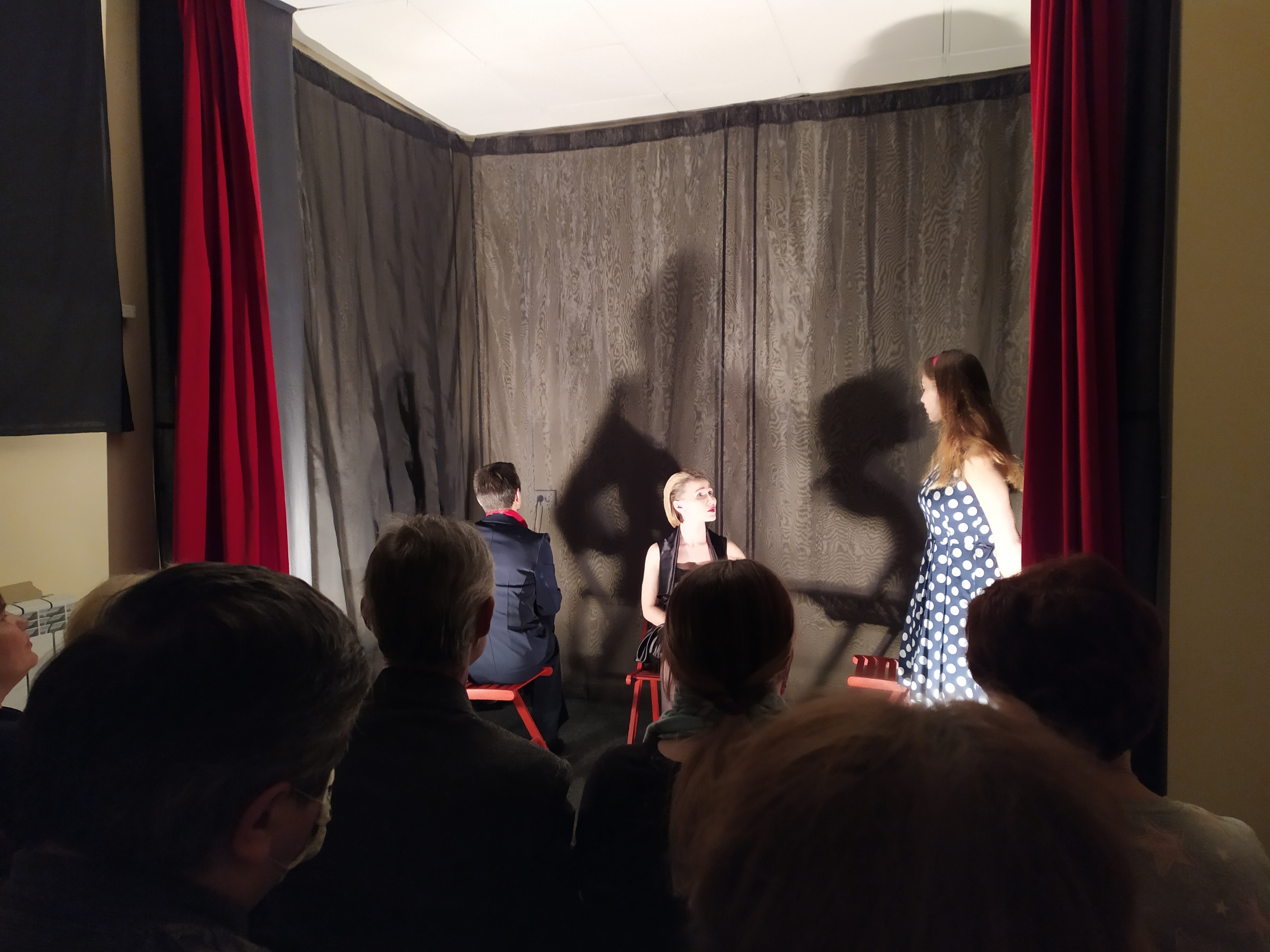 Назло коронавирусу: любительский театр дал премьеру сложного спектакля в Твери