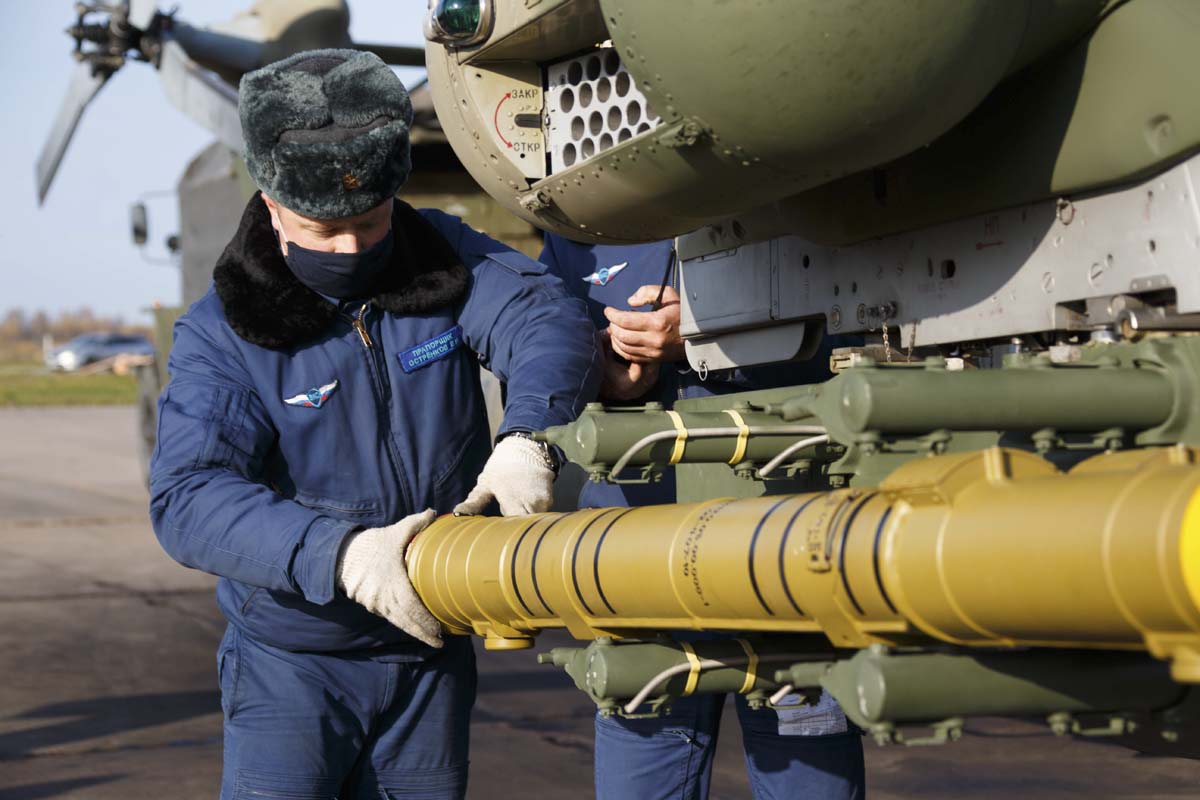 «Ночные охотники» отработали стрельбу по наземным мишеням в Тверской области