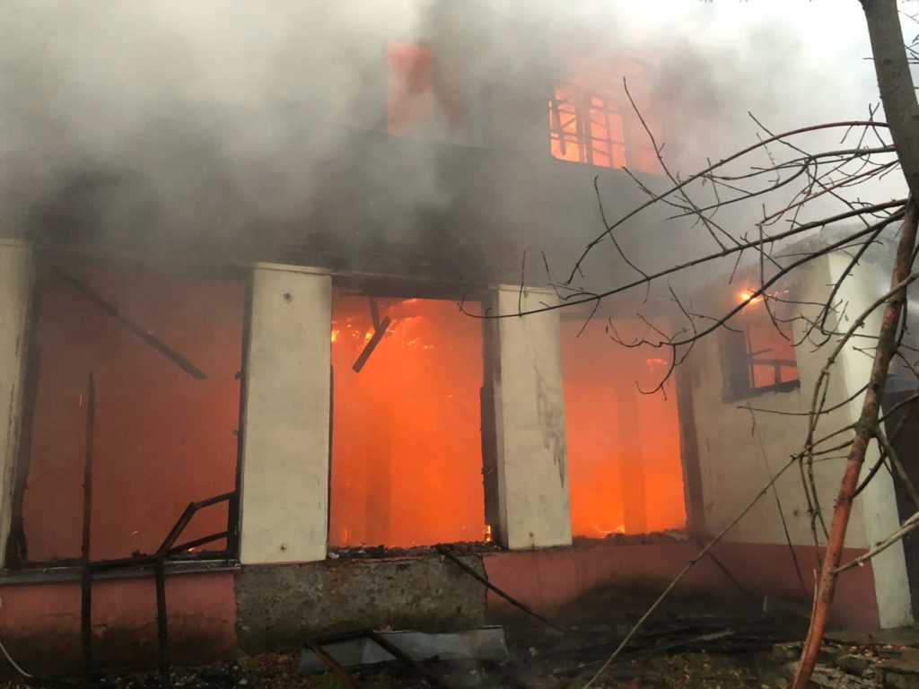 В Твери, спустя несколько дней, вновь горит химбаза