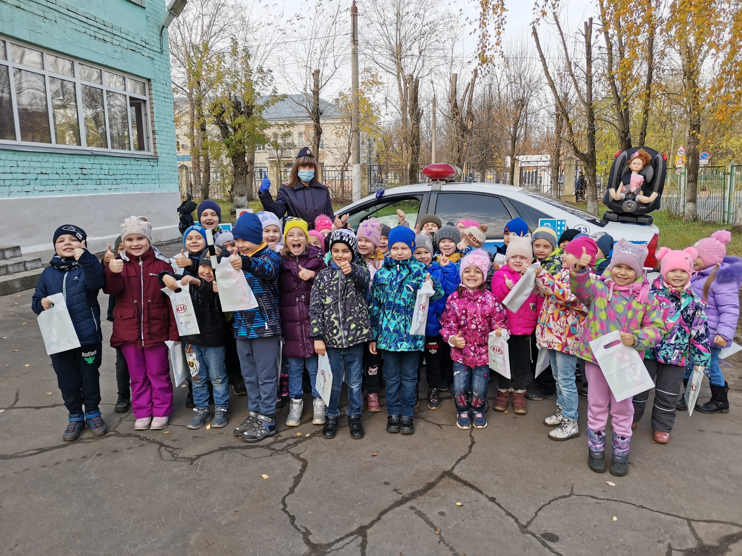 Тверские автоинспекторы учат малышей правилам ПДД