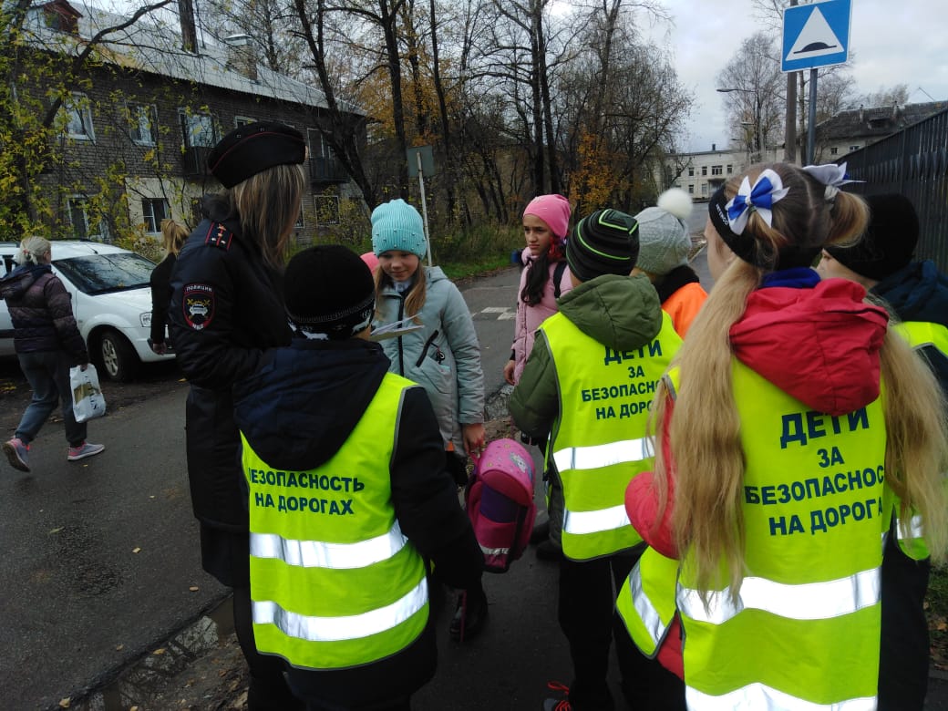 Для тверских школьников провели акцию «Будь - ярким! Стань - заметным!»