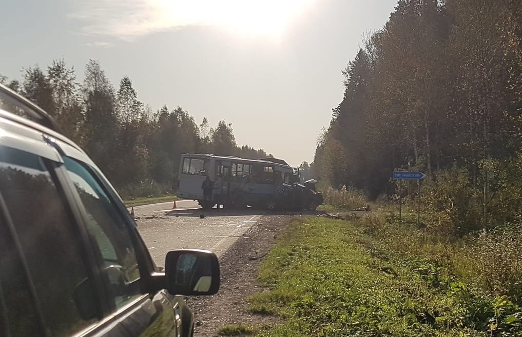 Пассажирский автобус попал в аварию в Тверской области Пассажирский автобус попал в аварию в Тверской области