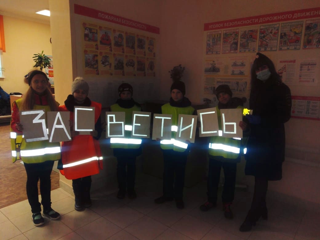 Для тверских школьников провели акцию «Будь - ярким! Стань - заметным!»