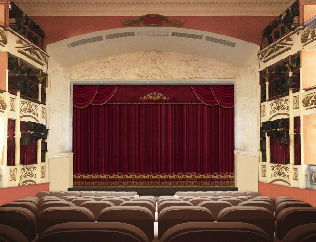 100 км золотых нитей: Тверской театр драмы показал новый занавес