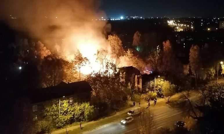 Пожар на Бориса Полевого в Твери попал на видео Пожар на Бориса Полевого в Твери попал на видео