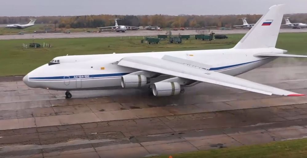 Появились видео тренировочных полетов экипажей «Руслана» в Твери Появились видео тренировочных полетов экипажей «Руслана» в Твери