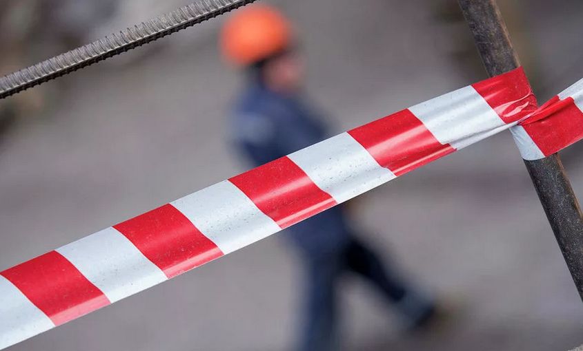 На стройплощадке в Твери в подвал провалился 14-летний мальчик: ребенка доставили в реанимацию На стройплощадке в Твери в подвал провалился 14-летний мальчик: ребенка доставили в реанимацию