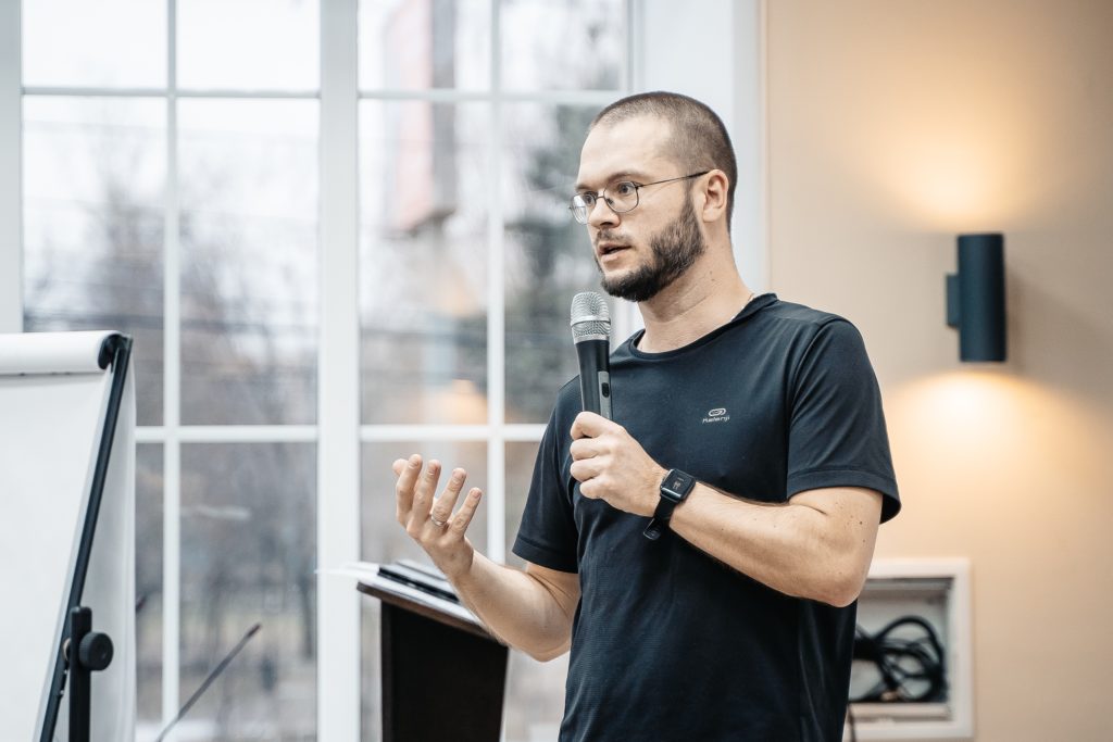 Михаил Окороков: сейчас проявить заботу об окружающих проще, чем когда-либо - наденьте маску Михаил Окороков: сейчас проявить заботу об окружающих проще, чем когда-либо - наденьте маску