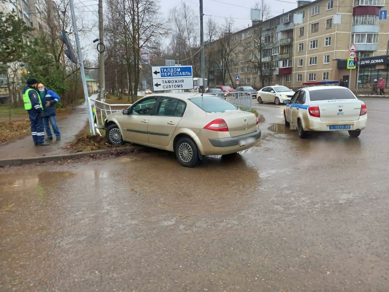В Тверской области пьяного лихача, убегавшего от инспекторов, задержал светофор