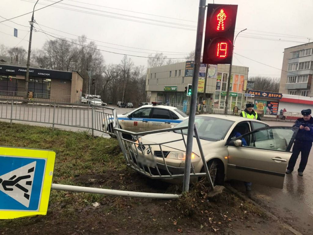 В Тверской области пьяного лихача, убегавшего от инспекторов, задержал светофор