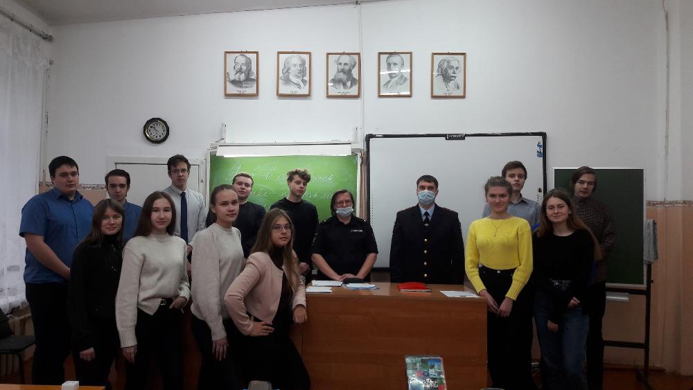 Бологовских старшеклассников познакомили с работой транспортной полиции Бологовских старшеклассников познакомили с работой транспортной полиции