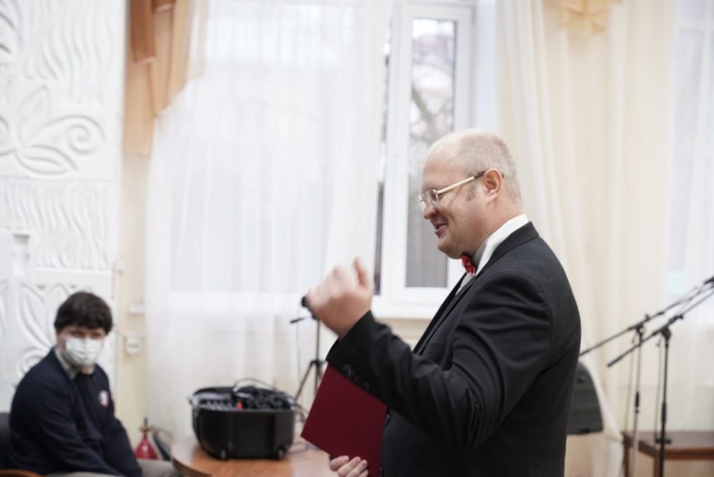 "Свет души" в Горьковке: православные песнопения и песни "Кино" звучали в тверской библиотеке