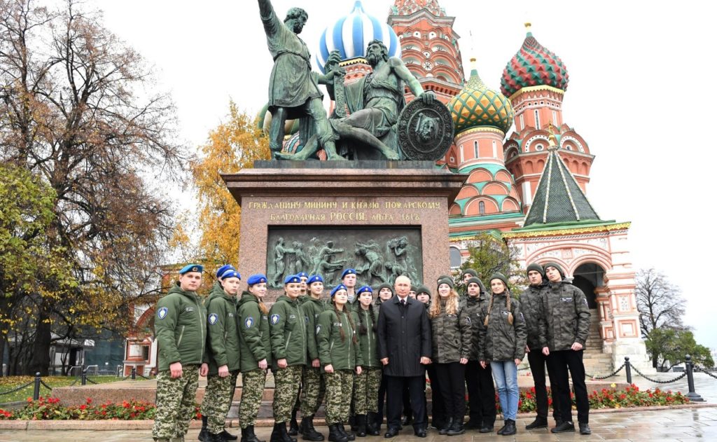 Школьница из Тверской области пообщалась с Владимиром Путиным на торжествах в честь Дня народного единства