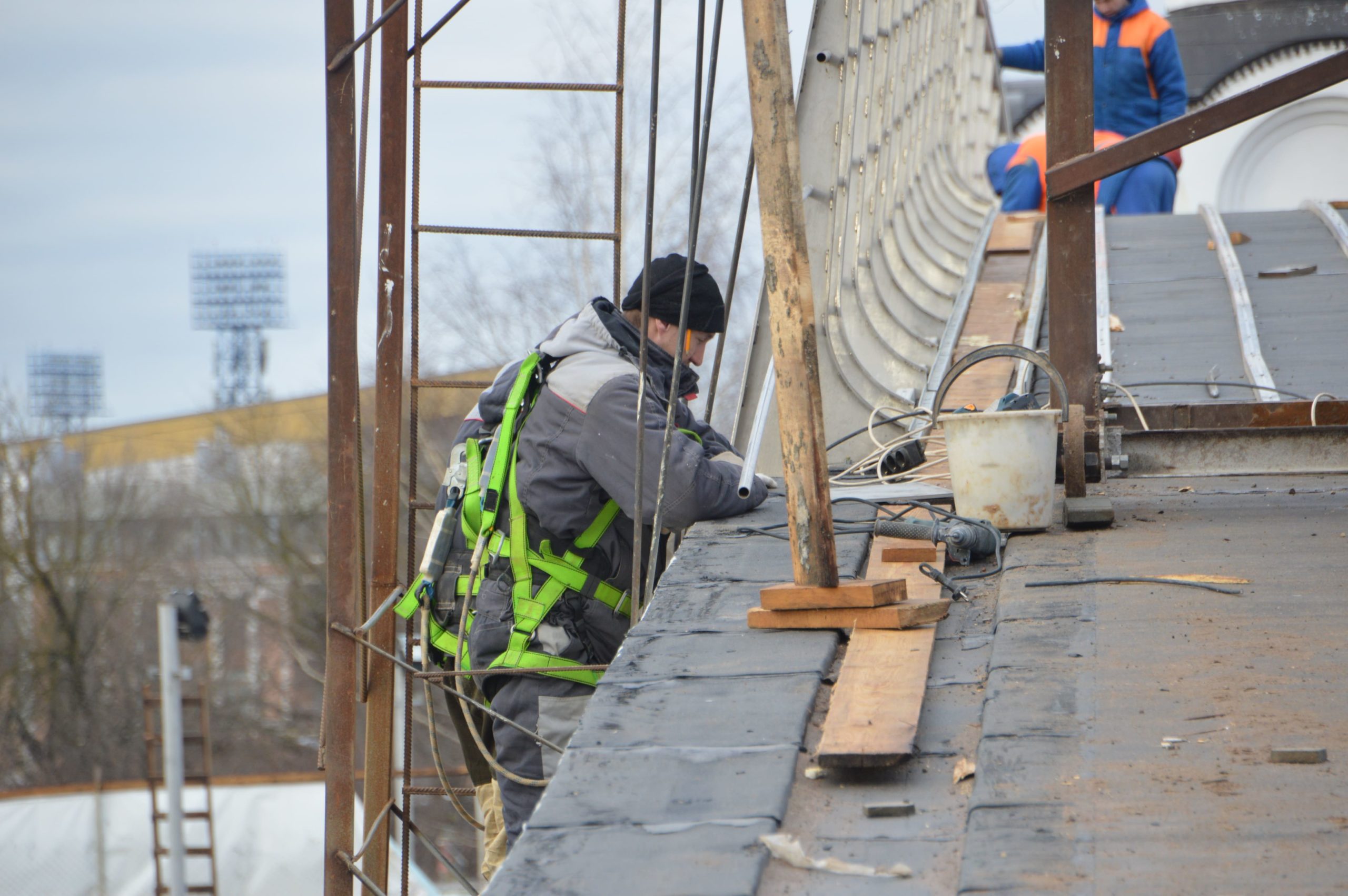 Работы на пешеходном мосту через Тьмаку в Твери вышли на финишную прямую