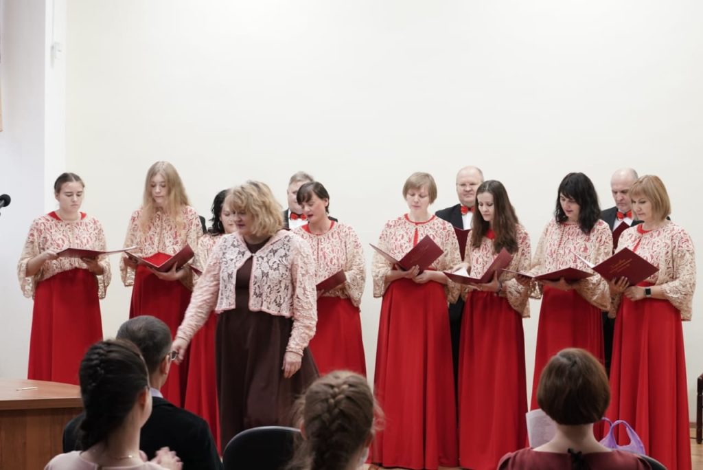 "Свет души" в Горьковке: православные песнопения и песни "Кино" звучали в тверской библиотеке