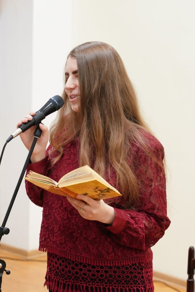 "Свет души" в Горьковке: православные песнопения и песни "Кино" звучали в тверской библиотеке