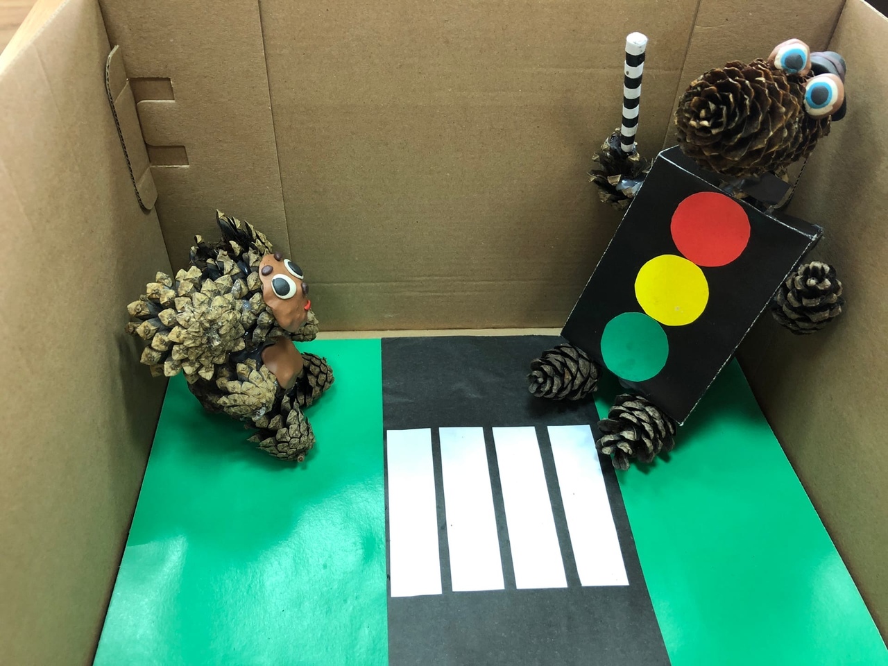 В Торжке провели конкурс детских поделок на тему правил дорожного движения