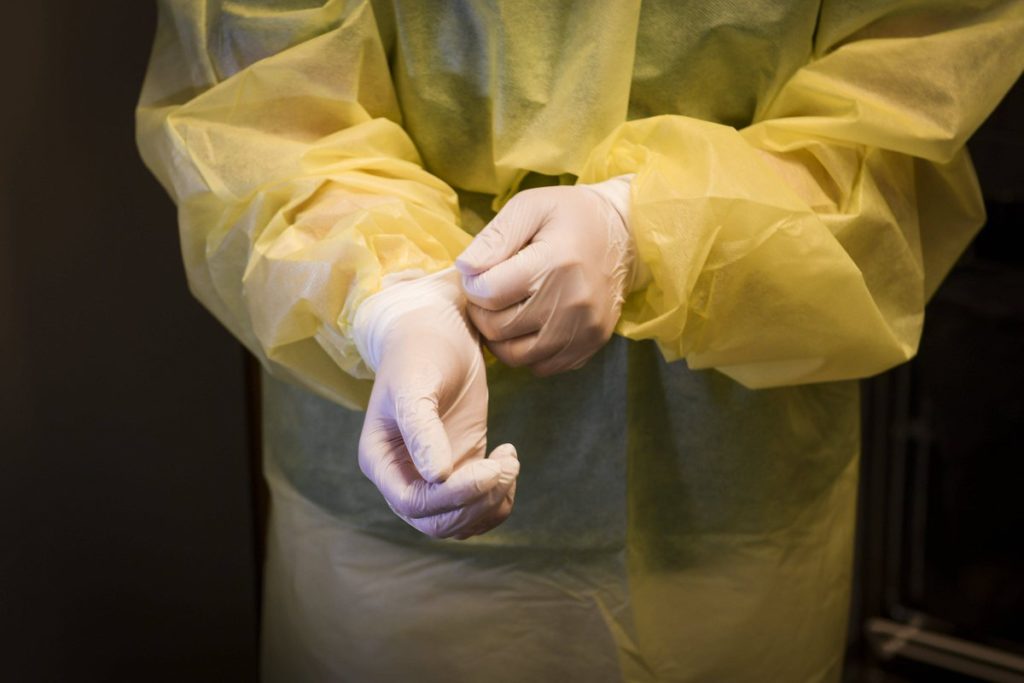 400 добровольцев помогают бороться с коронавирусом в Тверской области